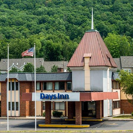 Days Inn By Wyndham Berlin Meriden Exterior foto